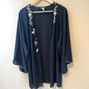 Natori kimono style robe with lace trim XS